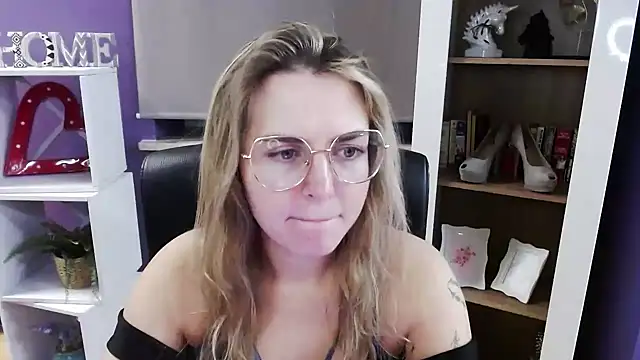 Zoey Erotic online show from 11-25-25, 05:29