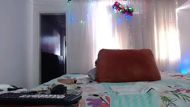 linapalacios online show from 12-15-25, 08:02