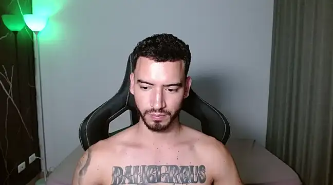 Snapshot of Dangerous-Men chatting on 02-13-25, 08:27 Dangerous-Men online show from 02-13-25, 08:27