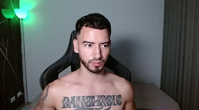 Snapshot of Dangerous-Men chatting on 02-14-25, 01:23 Dangerous-Men online show from 02-14-25, 01:23