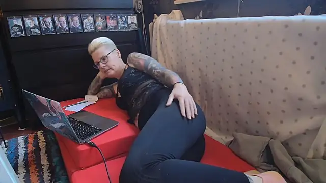 Snapshot of MaryG chatting on 01-16-25, 09:37 MaryG online show from 01-16-25, 09:37