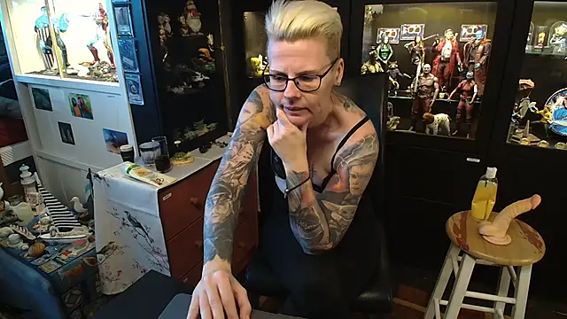 Snapshot of MaryG chatting on 01-16-25, 01:47 MaryG online show from 01-16-25, 01:47