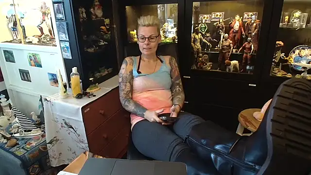 Snapshot of MaryG chatting on 01-18-25, 09:45 MaryG online show from 01-18-25, 09:45