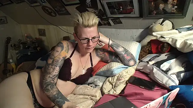 Snapshot of MaryG chatting on 01-23-25, 09:18 MaryG online show from 01-23-25, 09:18