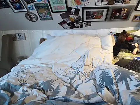 Snapshot of MaryG chatting on 10-07-25, 10:12 MaryG online show from 10-07-25, 10:12