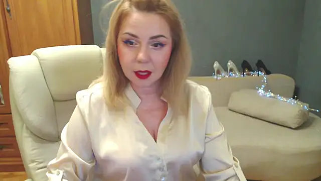 Snapshot of Cute_sun chatting on 10-16-25, 04:30 Cute sun online show from 10-16-25, 04:30