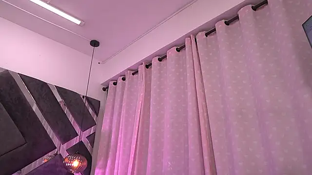 Snapshot of violeta_aroca chatting on 10-10-25, 03:05 violeta aroca online show from 10-10-25, 03:05