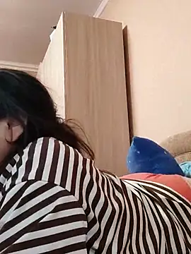 Snapshot of Zulfiya_Bruce chatting on 10-27-25, 09:46 Zulfiya Bruce online show from 10-27-25, 09:46