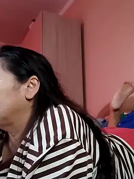 Snapshot of Zulfiya_Bruce chatting on 10-29-25, 12:18 Zulfiya Bruce online show from 10-29-25, 12:18