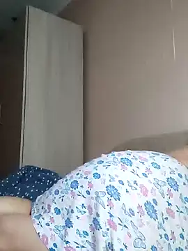 Snapshot of Zulfiya_Bruce chatting on 11-17-25, 01:33 Zulfiya Bruce online show from 11-17-25, 01:33