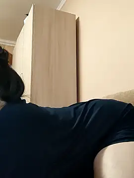 Snapshot of Zulfiya_Bruce chatting on 12-15-25, 06:12 Zulfiya Bruce online show from 12-15-25, 06:12