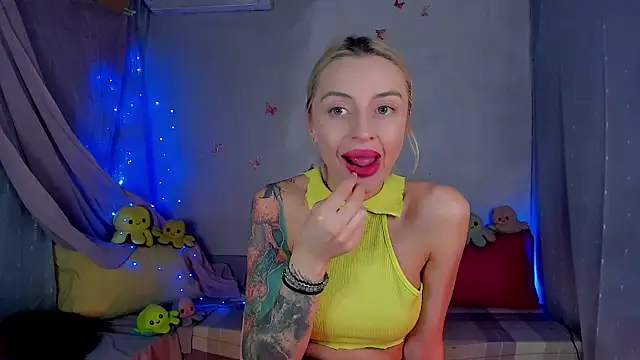 Snapshot of LickLizzy chatting on 02-06-26, 10:35 LickLizzy online show from 02-06-26, 10:35