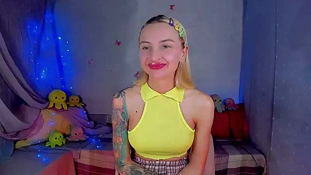 Snapshot of LickLizzy chatting on 02-16-26, 10:17 LickLizzy online show from 02-16-26, 10:17