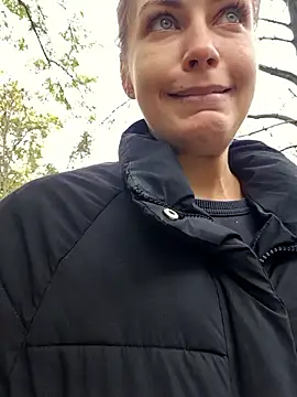 Snapshot of Keli_Jessi chatting on 10-23-25, 12:26 Keli Jessi online show from 10-23-25, 12:26