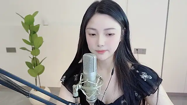 Snapshot of HaagenDazs_ chatting on 03-04-25, 05:00 HaagenDazs online show from 03-04-25, 05:00