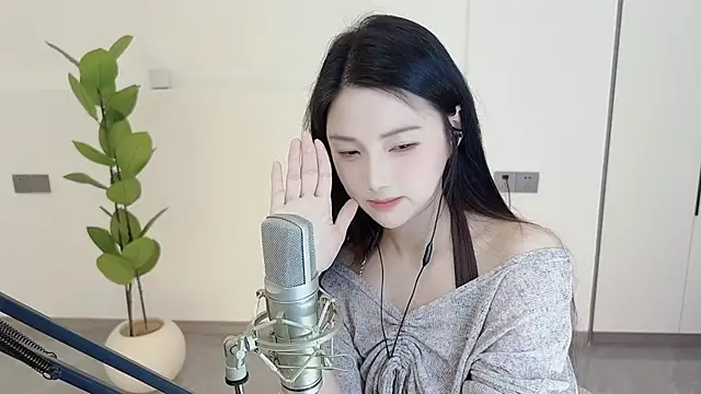 Snapshot of HaagenDazs_ chatting on 03-06-25, 01:16 HaagenDazs online show from 03-06-25, 01:16