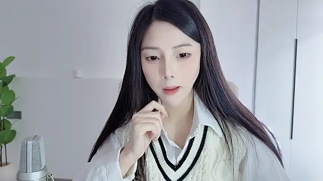 Snapshot of HaagenDazs_ chatting on 12-04-25, 02:21 HaagenDazs online show from 12-04-25, 02:21