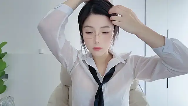 Snapshot of HaagenDazs_ chatting on 12-15-25, 05:12 HaagenDazs online show from 12-15-25, 05:12