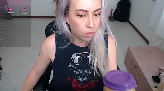 charlottezoe15 online show from 12-04-24, 07:23