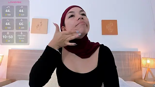 aisha vs online show from 10-29-25, 01:24