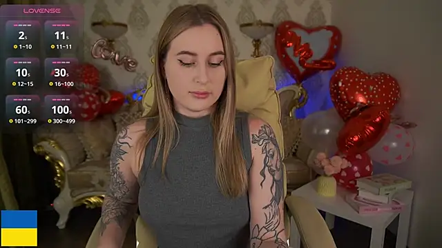 Snapshot of ArolinaNight chatting on 02-14-25, 10:04 ArolinaNight online show from 02-14-25, 10:04