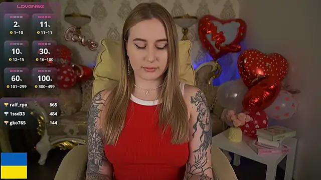 Snapshot of ArolinaNight chatting on 02-15-25, 04:14 ArolinaNight online show from 02-15-25, 04:14