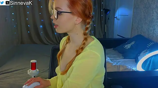 Snapshot of sinteas chatting on 01-12-25, 10:02 sinteas online show from 01-12-25, 10:02