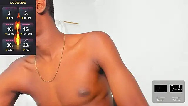 Snapshot of santi_brown chatting on 01-22-25, 10:59 santi brown online show from 01-22-25, 10:59