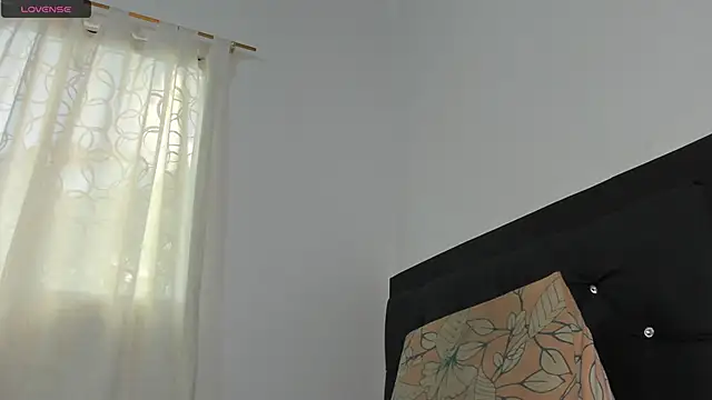 Snapshot of santi_brown chatting on 10-05-25, 07:56 santi brown online show from 10-05-25, 07:56