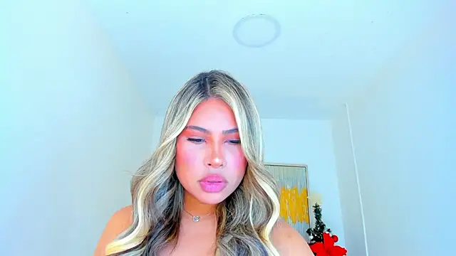 Snapshot of Carlota_peach chatting on 12-29-24, 03:13 Carlota peach online show from 12-29-24, 03:13