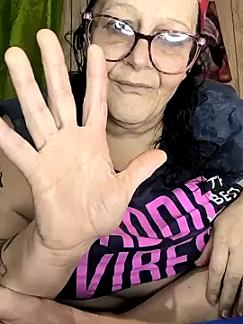 Snapshot of davisdesires@xh chatting on 12-27-24, 02:01 davisdesiresxh online show from 12-27-24, 02:01