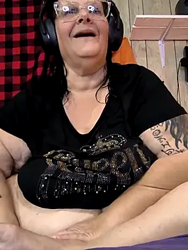 Snapshot of davisdesires@xh chatting on 10-03-25, 02:14 davisdesiresxh online show from 10-03-25, 02:14