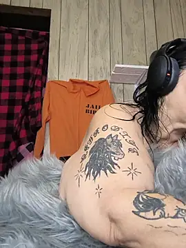 Snapshot of davisdesires@xh chatting on 10-07-25, 02:36 davisdesiresxh online show from 10-07-25, 02:36