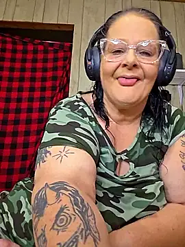 Snapshot of davisdesires@xh chatting on 10-08-25, 12:36 davisdesiresxh online show from 10-08-25, 12:36