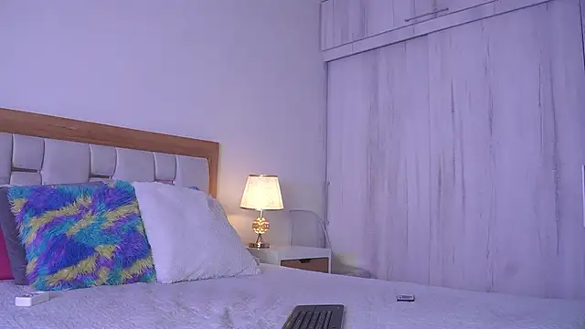 mia hank online show from 11-28-25, 11:46