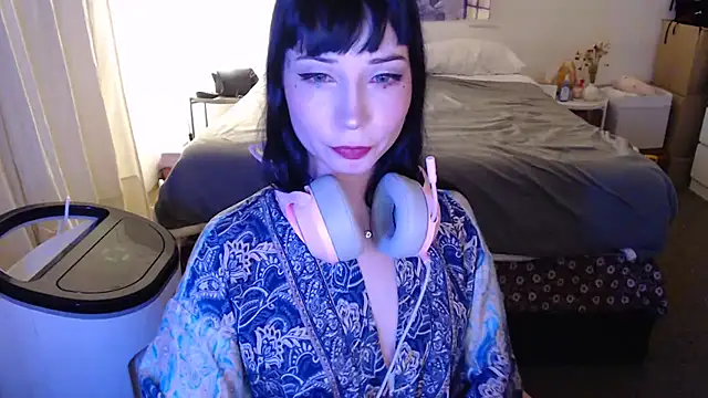 Snapshot of latinpetit chatting on 11-21-25, 03:16 latinpetit online show from 11-21-25, 03:16