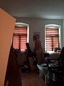 Snapshot of Friendsandmore chatting on 10-09-25, 08:12 Friendsandmore online show from 10-09-25, 08:12