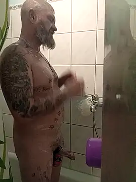 Snapshot of Friendsandmore chatting on 10-31-25, 03:13 Friendsandmore online show from 10-31-25, 03:13