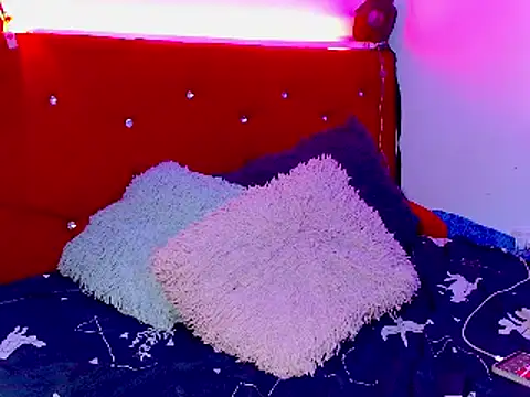 Snapshot of LAICK_01 chatting on 12-12-24, 05:10 LAICK 01 online show from 12-12-24, 05:10