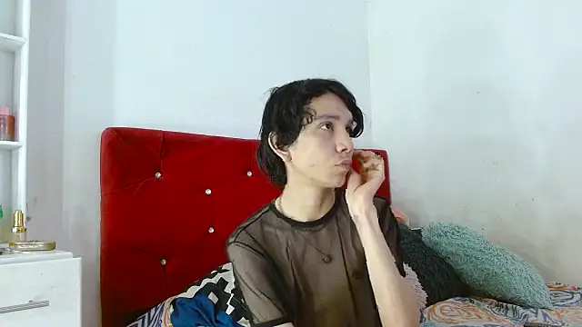 Snapshot of LAICK_01 chatting on 09-25-25, 05:27 LAICK 01 online show from 09-25-25, 05:27