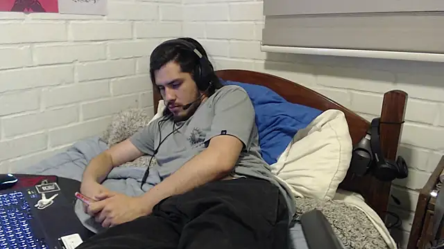 hung weeb online show from 12-19-24, 02:56