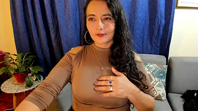 Snapshot of emma_luxy chatting on 01-23-25, 05:56 emma luxy online show from 01-23-25, 05:56