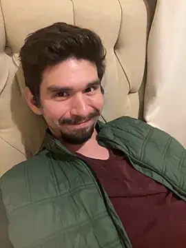 Snapshot of Tomthelong chatting on 02-08-25, 04:57 Tomthelong online show from 02-08-25, 04:57