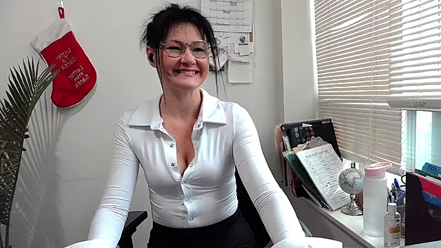 Snapshot of City_Kat chatting on 12-16-24, 04:16 City Kat online show from 12-16-24, 04:16