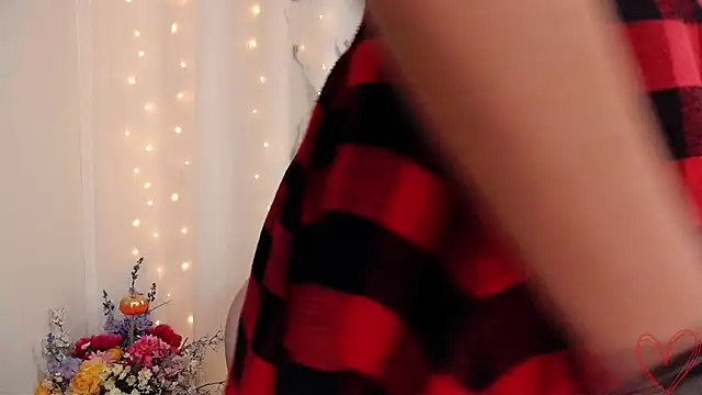 Snapshot of City_Kat chatting on 12-21-24, 02:09 City Kat online show from 12-21-24, 02:09