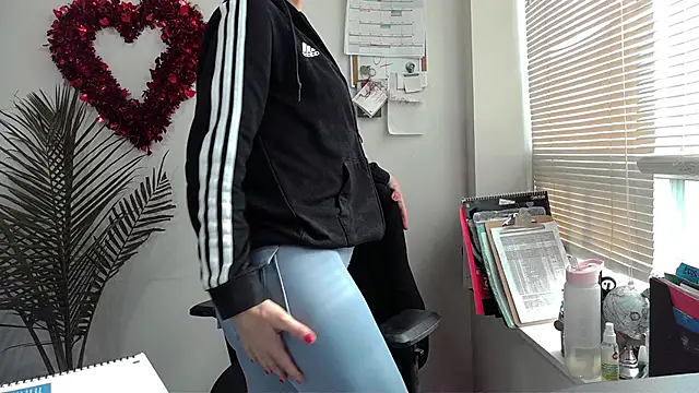 Snapshot of City_Kat chatting on 01-10-25, 03:06 City Kat online show from 01-10-25, 03:06