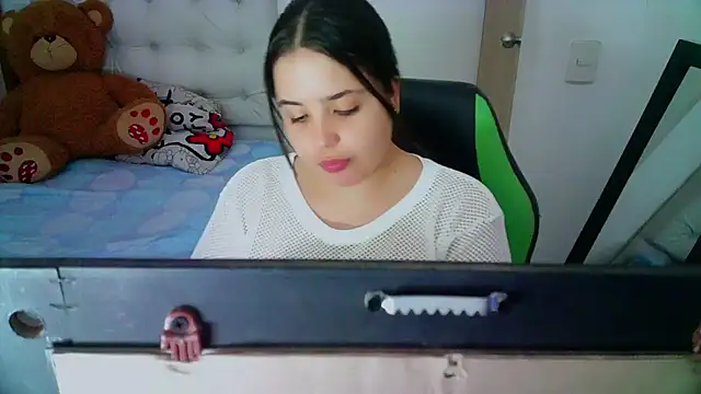  alicia z online show from 12-19-24, 05:40