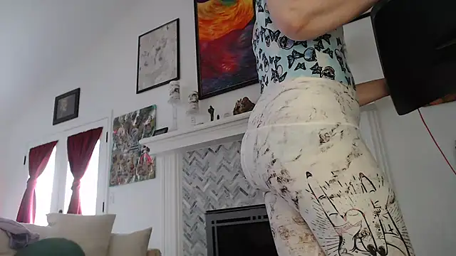 Snapshot of AuroraWillows chatting on 02-19-25, 08:20 AuroraWillows online show from 02-19-25, 08:20