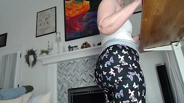 Snapshot of AuroraWillows chatting on 10-13-25, 10:59 AuroraWillows online show from 10-13-25, 10:59