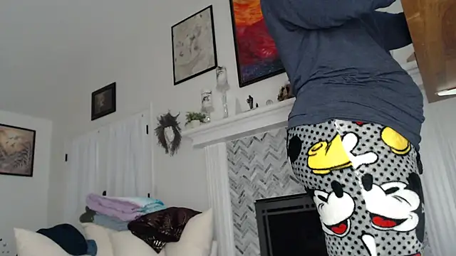 Snapshot of AuroraWillows chatting on 11-11-25, 12:32 AuroraWillows online show from 11-11-25, 12:32